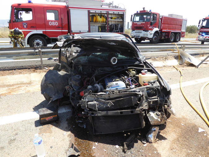 img/galeria/intervenciones2016/18.6.2016 Accidente de Trafico 2 camiones y 2 turismos A7/P1000465JPG.jpg